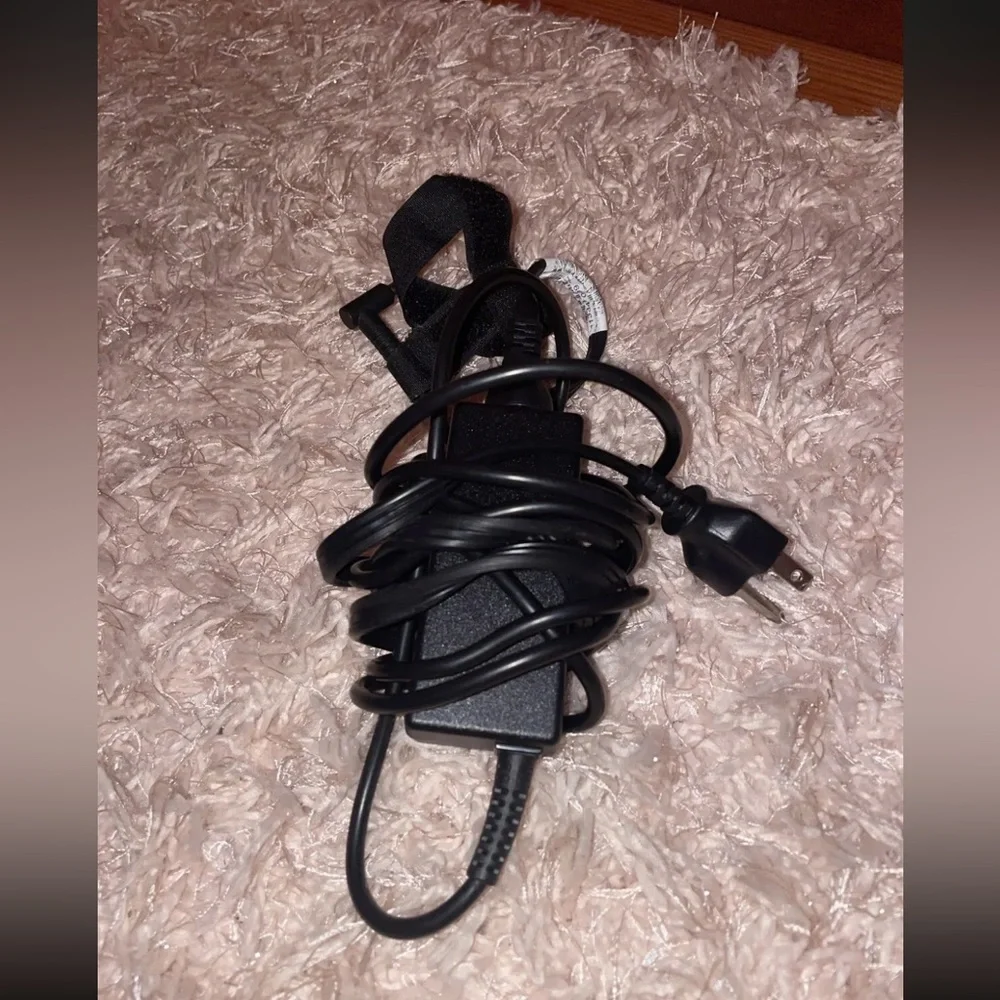 Computer with its charger and a bag